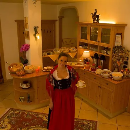 Garni Ongaro فندق